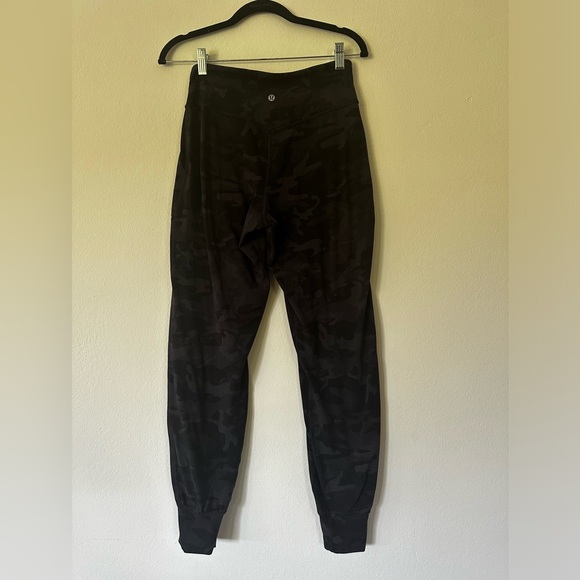 Lululemon Athletica CAMO Joggers size 6 - Picture 2 of 3